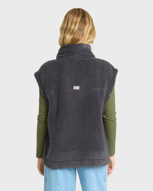 WAVER-SHERPA-VEST-BLACK-SANDS-2
