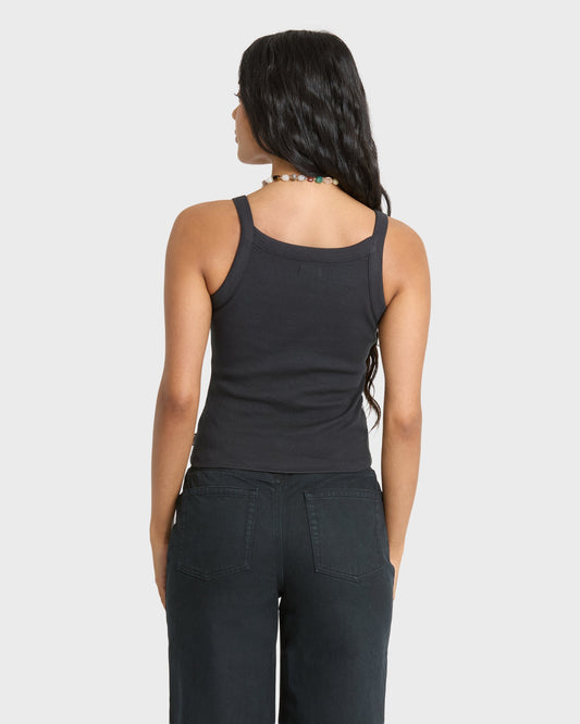 DAY-TRIP-FOREVER-TANK-BLACK-SANDS-2