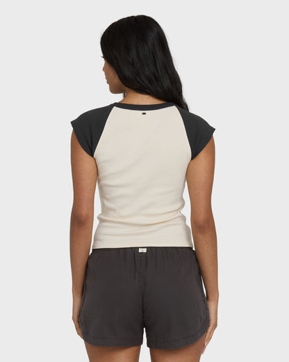DES-TROPIC-SS-RAGLAN-WHITE-CAP-2