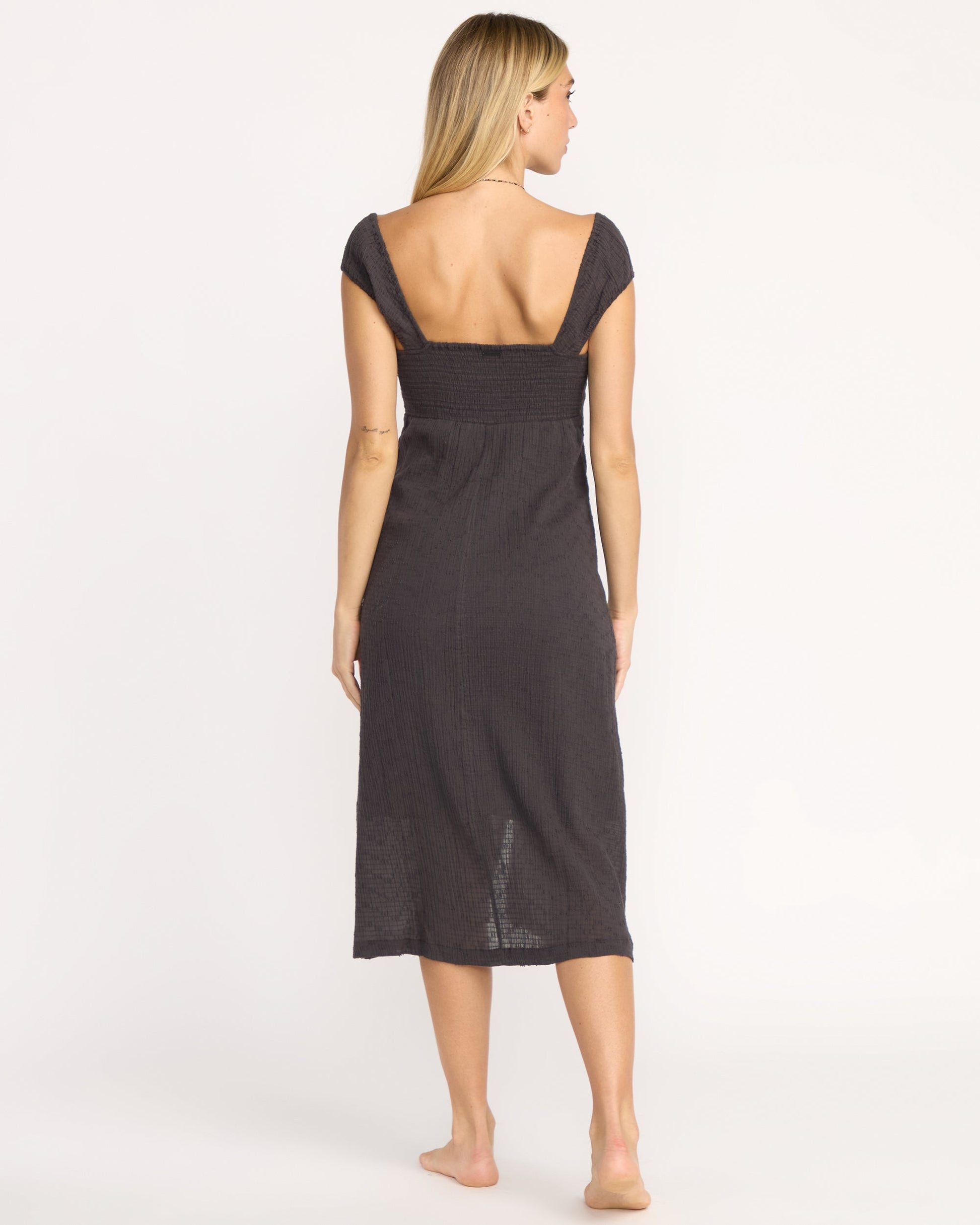 Distant-Tides-Dress-Black-Sands-2