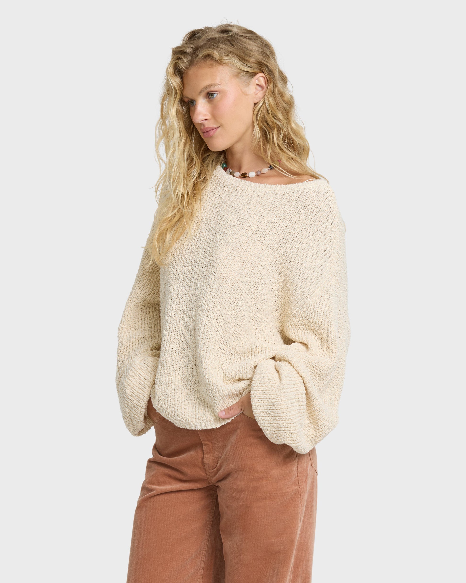 OPEN-AIR-SWEATER-WHITE-CAP-4