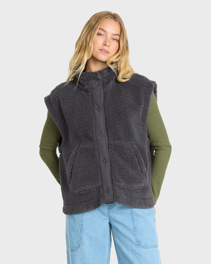 WAVER-SHERPA-VEST-BLACK-SANDS-1