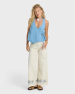 HIBISCUS-WAVE-PNT-WHITE-CAP-1